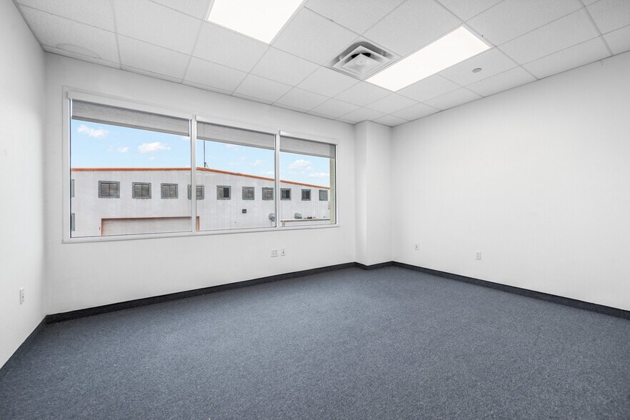 More Photos Of 6015 31st St E, Bradenton Office For Sale