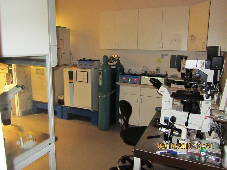 More Photos Of 704 Keystone Ct, Fayetteville Medical For Lease