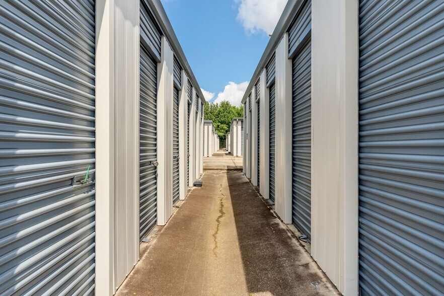 More Photos Of 126 Huddleston Rd, Peachtree City Self Storage For Sale