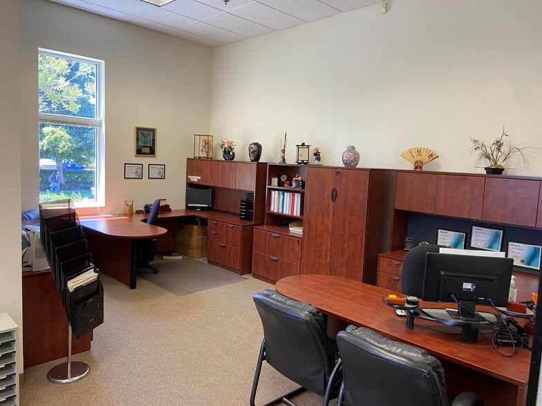 More Photos Of 2201-2213 N Loop Rd, Alameda Research And Development For Sale