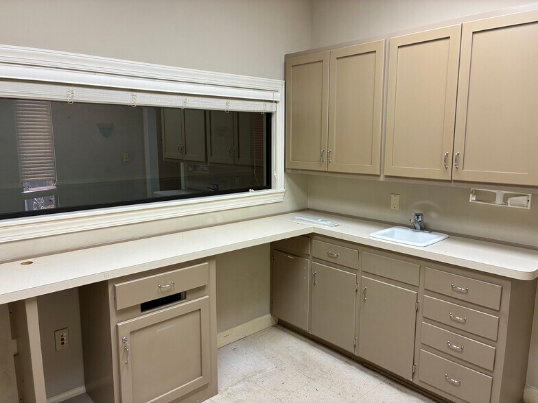 More Photos Of 1134 N Road St, Elizabeth City Medical For Lease