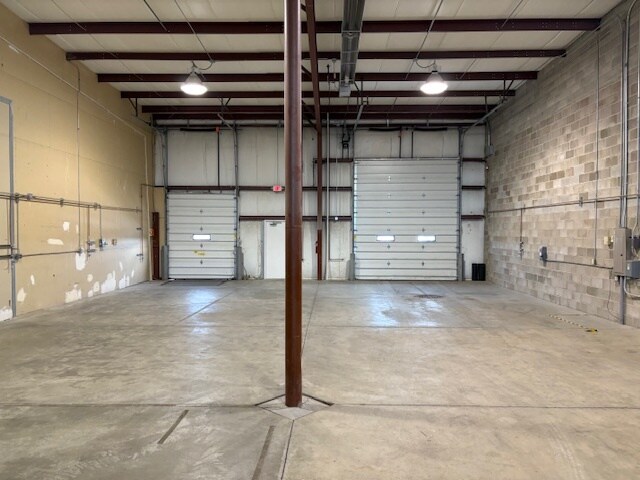 More Photos Of N922 & N926 Tower View Dr, Greenville Light Manufacturing For Lease