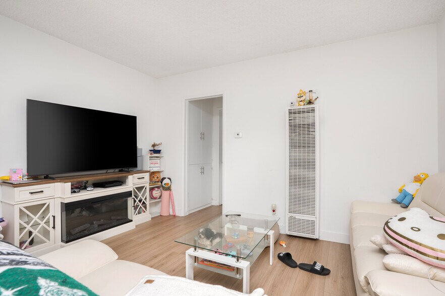 More Photos Of 6632 Darby Ave, Reseda Apartments For Sale