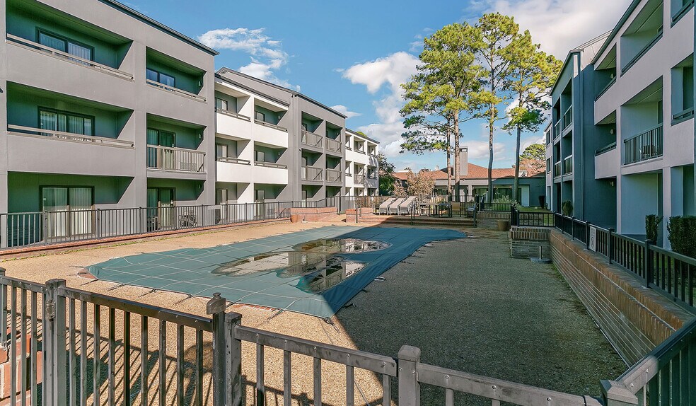 More Photos Of 1917 Coliseum Dr, Hampton Hotel For Sale