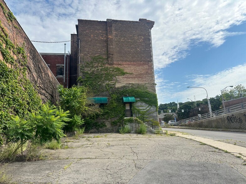 More Photos Of 49 E Main St, Amsterdam Office For Sale