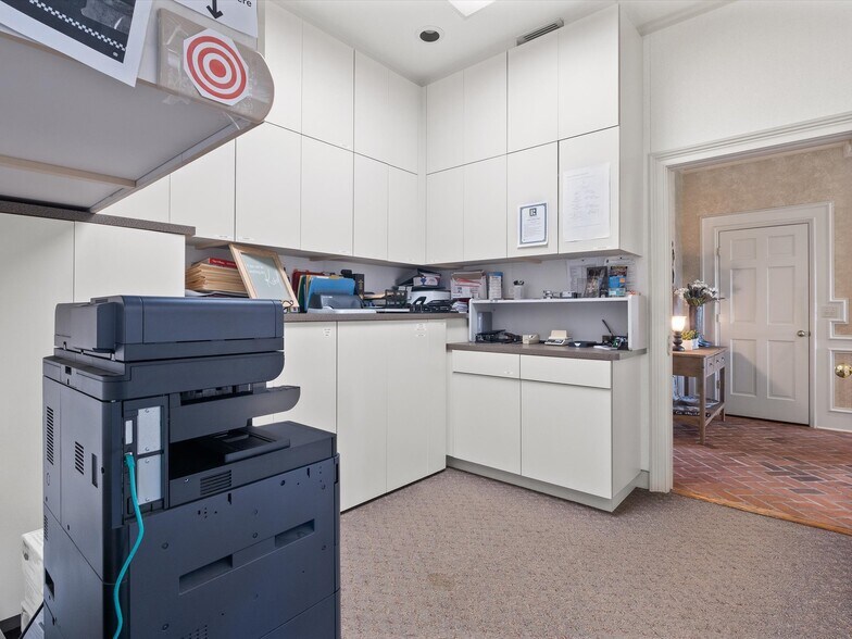 More Photos Of 15400 S US Highway 301, Summerfield Office For Sale