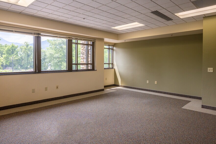 More Photos Of 172 Riverbend St, Waynesville Manufacturing For Lease