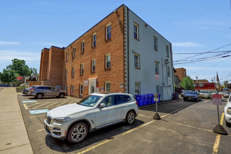 More Photos Of 5586 Main St, Williamsville Office For Lease