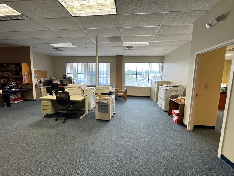 More Photos Of 620 W Edison Rd, Mishawaka Unknown For Lease