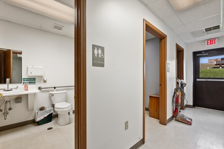 More Photos Of 18 Sportsman Dr, Clarion Medical For Lease