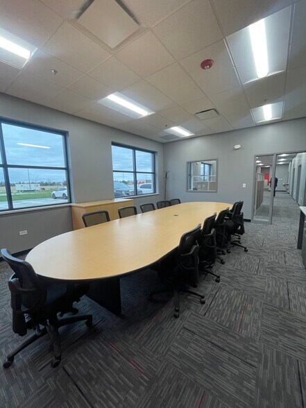 More Photos Of 13400 FYH Dr, Huntley Truck Terminal For Lease