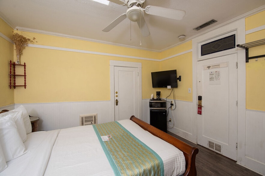 More Photos Of 18239 Main St, Jamestown Hotel For Sale