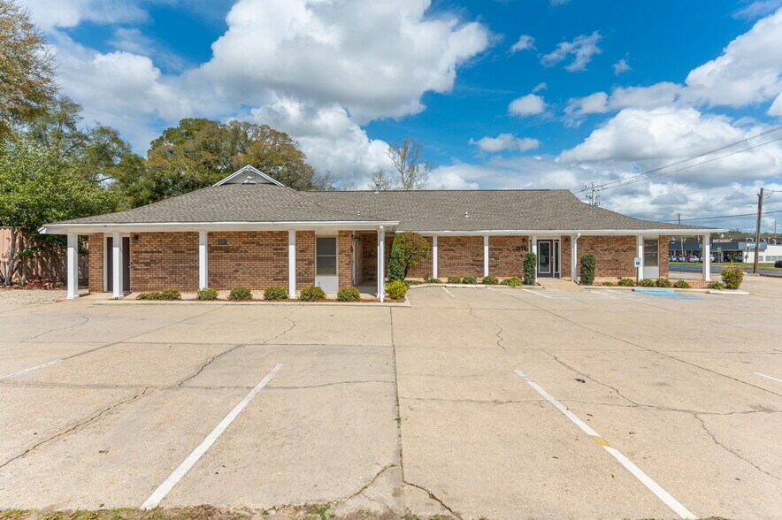 More Photos Of 1078 S Ferdon Blvd, Crestview Medical For Sale