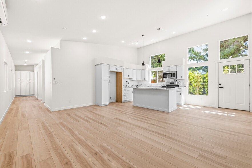 More Photos Of 22320 Itasca St, Chatsworth Apartments For Sale