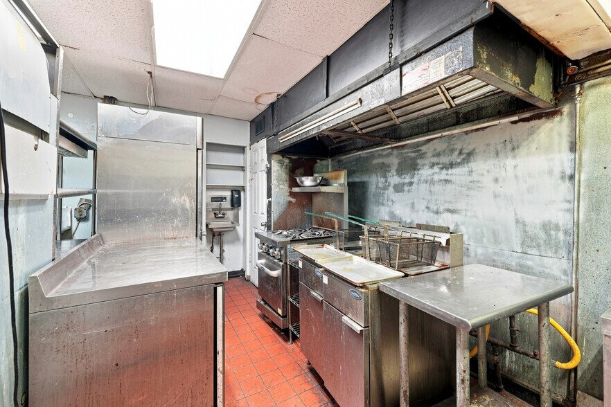 More Photos Of 1437-39 South Street, Philadelphia Specialty For Lease