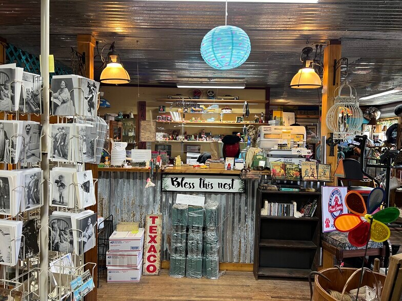 More Photos Of 189 E Greenville St, Alba Convenience Store For Sale