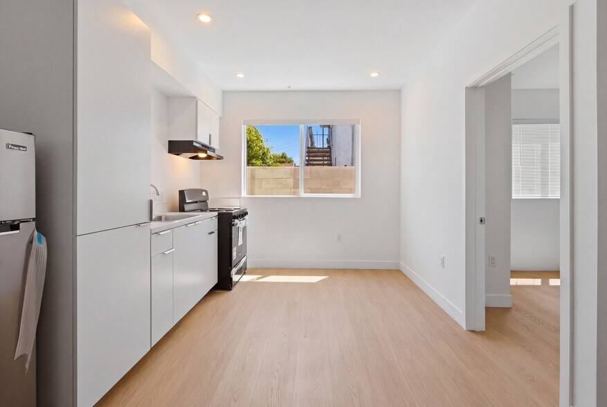 More Photos Of 1009 E 29th St, Los Angeles Apartments For Sale