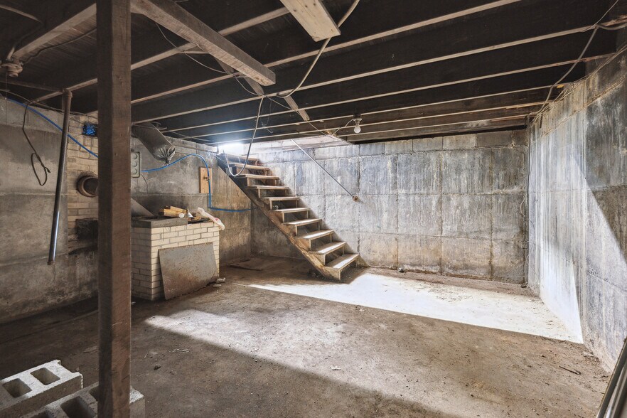 More Photos Of 15 Walnut St, Coshocton Warehouse For Sale