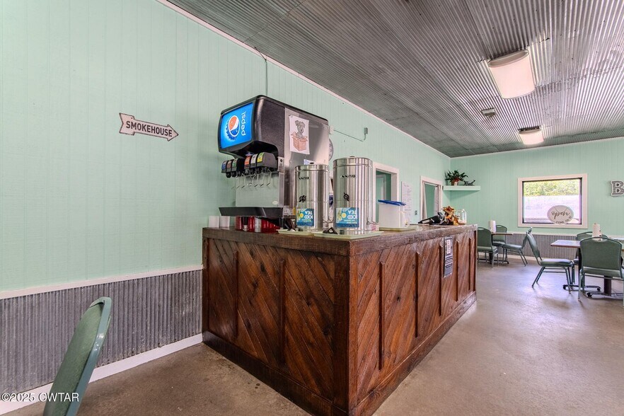 More Photos Of 225 N Front St, Halls General Retail For Sale