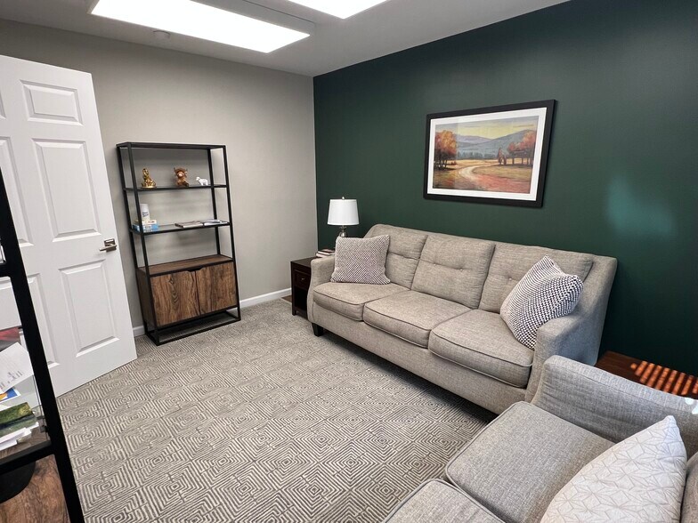 More Photos Of 1522 Oakhurst Dr, Charleston Office For Sale