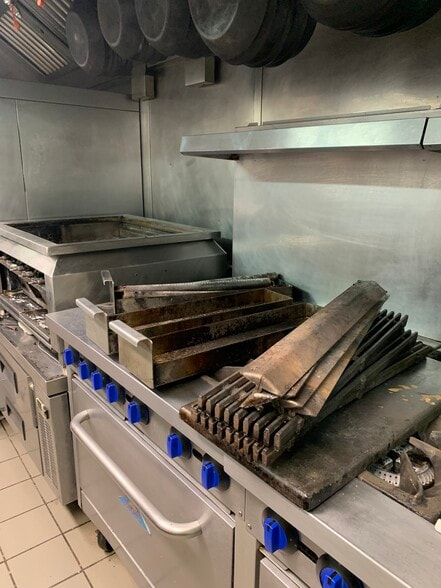 More Photos Of 307 N Broadway, Green Bay Restaurant For Sale