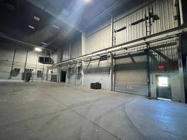 More Photos Of 901 E Main St, Warsaw Warehouse For Lease