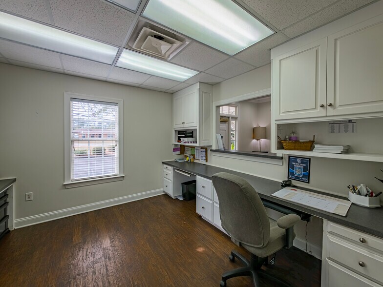 More Photos Of 1108 Gornto Rd, Valdosta Office For Sale
