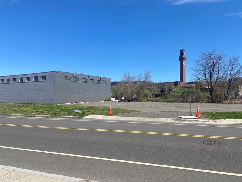 More Photos Of 195 Freight St, Waterbury Bar For Sale