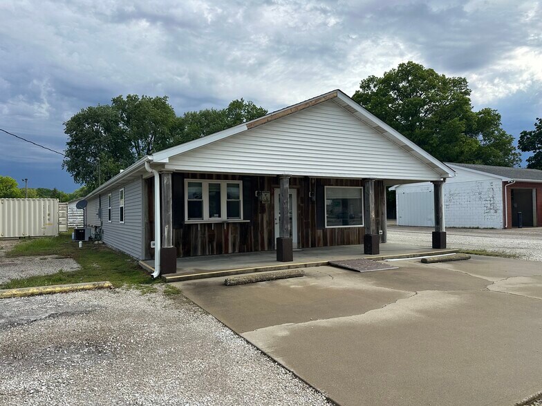 More Photos Of 445 W Elm St, Waverly General Retail For Sale