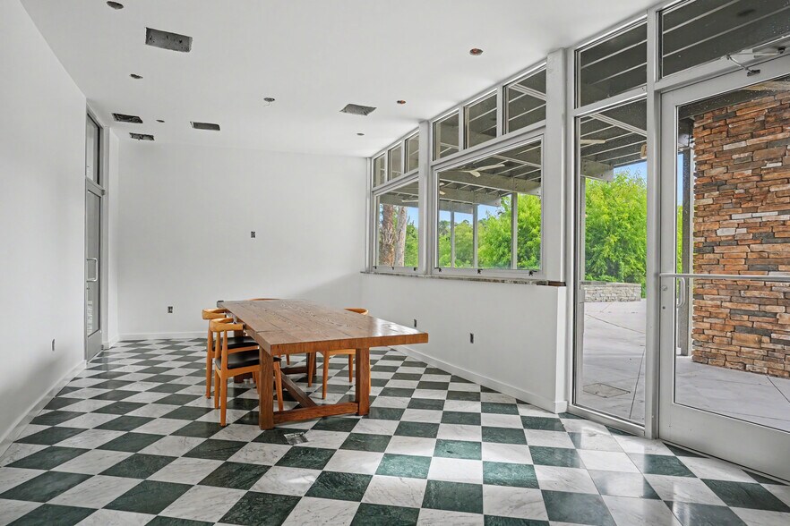 More Photos Of 7815 E US Hwy 80, Savannah Restaurant For Sale