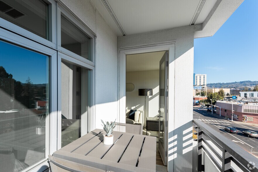 More Photos Of 3093 Broadway, Oakland Apartments For Lease