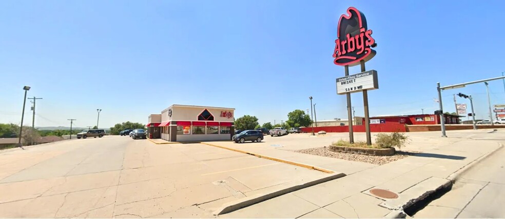 Primary Photo Of 900 W B St, McCook Fast Food For Sale