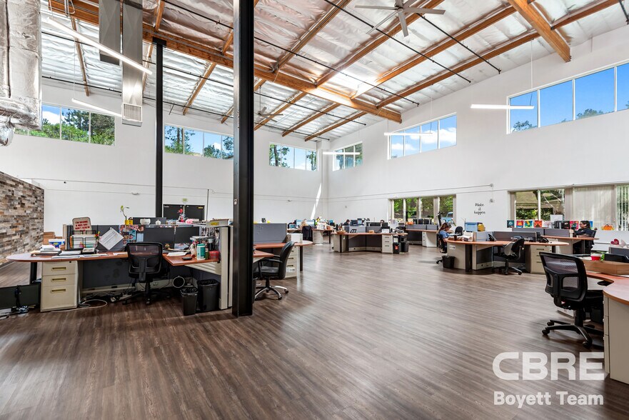 More Photos Of 26025 Mureau Rd, Calabasas Office For Sale