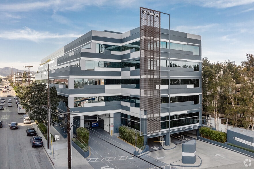 More Photos Of 1640 S Sepulveda Blvd, Los Angeles Office For Lease