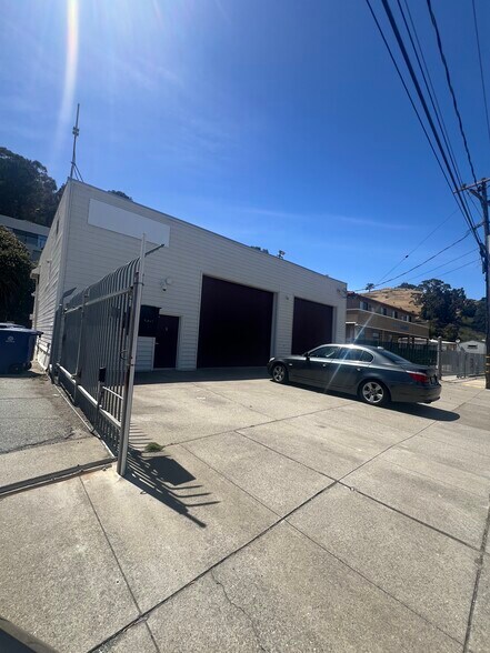 More Photos Of 3840 Bayshore Blvd, Brisbane Service For Lease