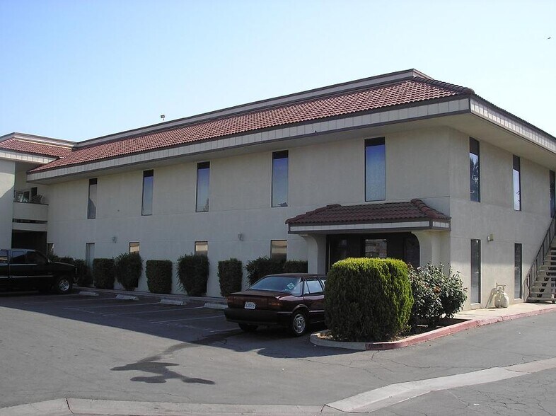 More Photos Of 3300 S Fairway St, Visalia Office For Lease