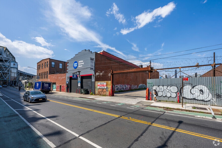More Photos Of 69 9th St, Brooklyn Warehouse For Lease