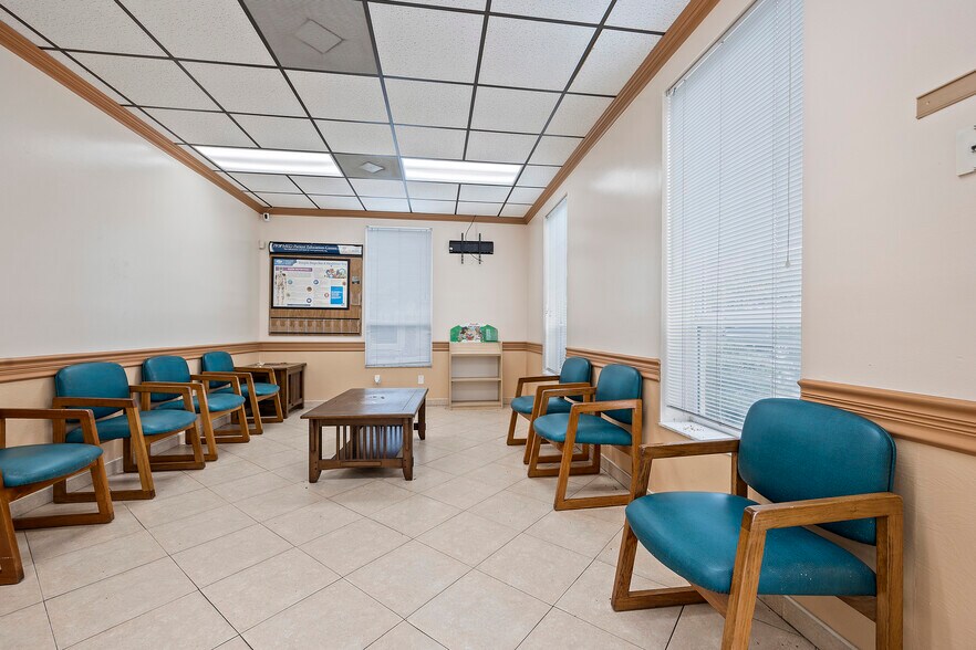 More Photos Of 1226 SW Main Blvd, Lake City Medical For Sale