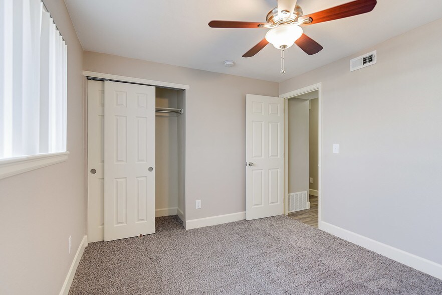 More Photos Of 146 Del Mar Cir, Aurora Apartments For Sale