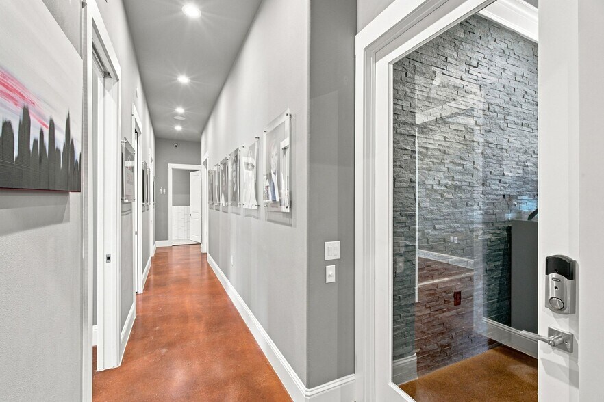 More Photos Of 642 Stoneglen Dr, Keller Office For Sale
