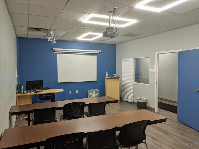 More Photos Of 437 Fern St, Jackson Office For Lease