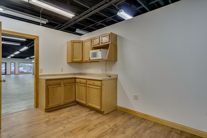 More Photos Of 2734-2751 London Rd, Eau Claire Storefront Retail Office For Sale