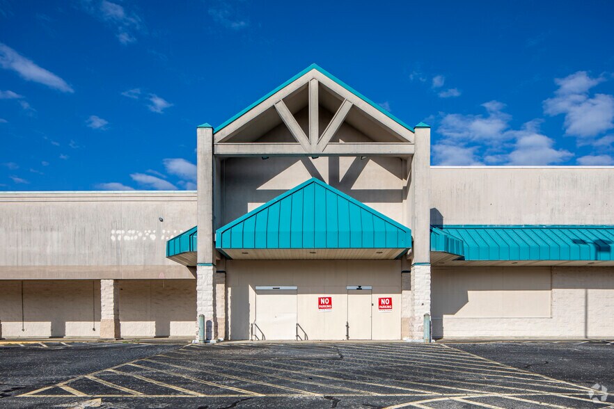 More Photos Of 2120 HWY 19 N, Meridian Freestanding For Sale