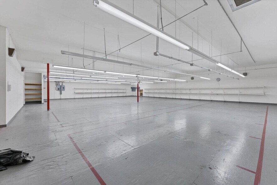 More Photos Of 703 N 7th St, Chewelah Manufacturing For Sale