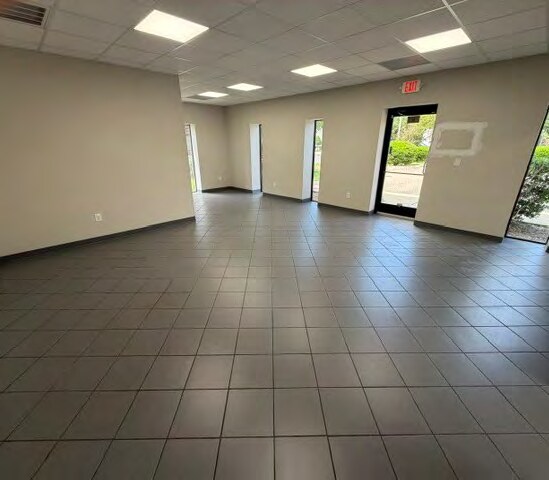 More Photos Of 207 Production Dr, Yorktown Warehouse For Lease