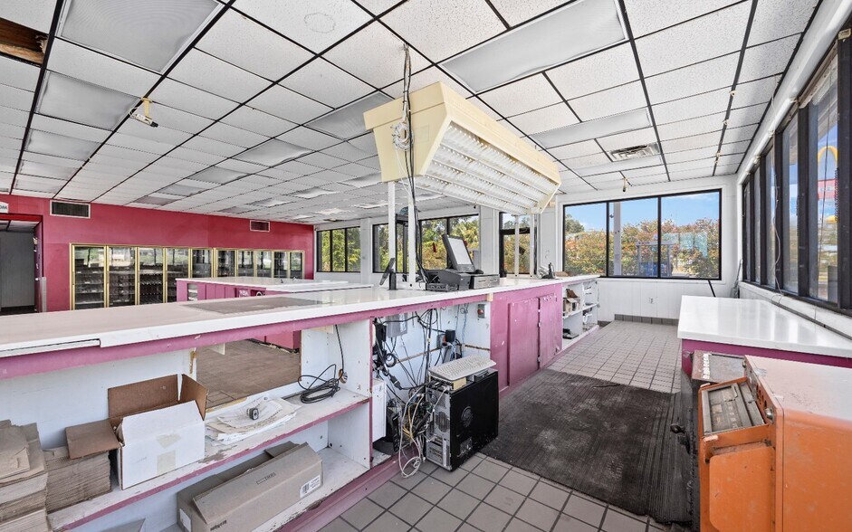 More Photos Of 6669 US-129 Hwy, Live Oak Convenience Store For Sale