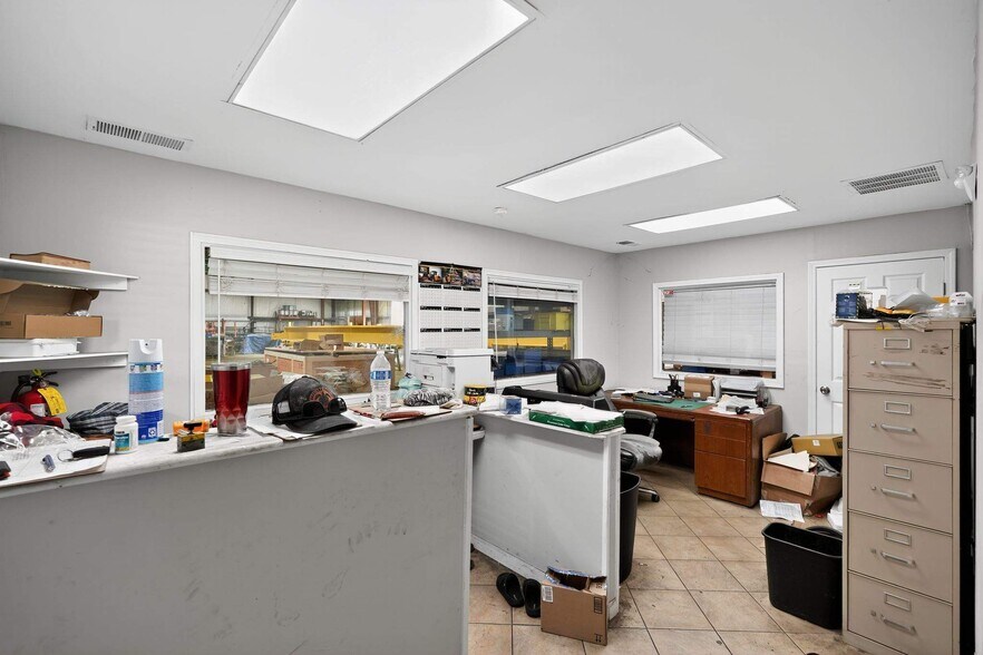 More Photos Of 459 Cadillac Pky, Dallas Warehouse For Sale