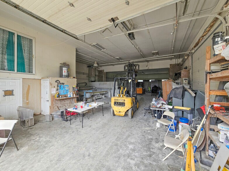 More Photos Of 6301 Foxley Rd, Upper Marlboro Light Manufacturing For Lease