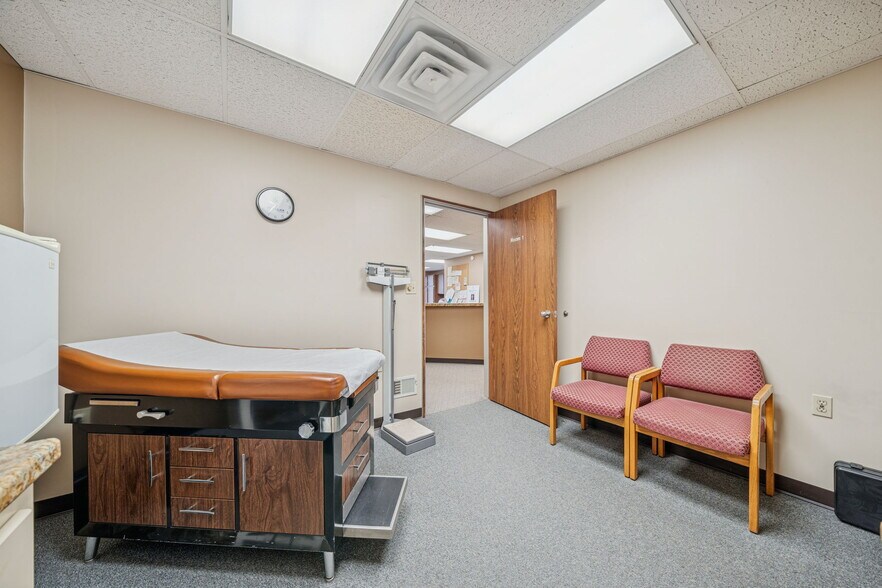 More Photos Of 985 Penn St, Brackenridge Medical For Sale
