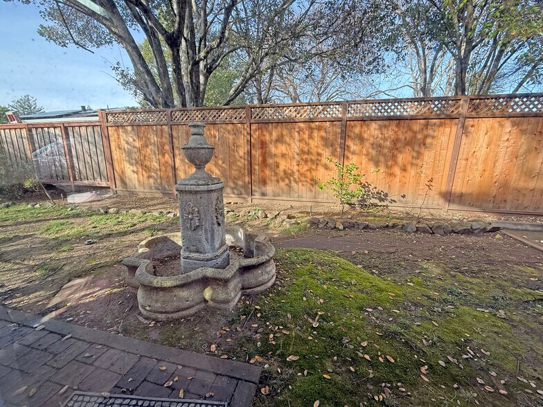 More Photos Of 1025 5th St, Novato Office For Sale